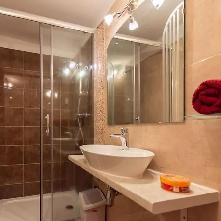Pax Comfortable Villa *